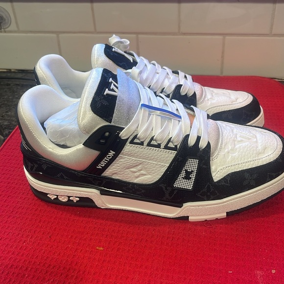 Louis Vuitton Low Trainers Size 11 - Picture 5 of 9
